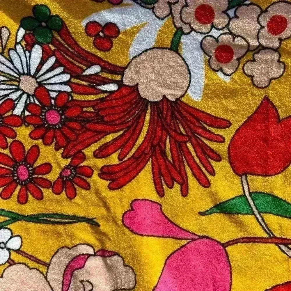 ban.do Beach, Please! Superbloom Beach Towel 60s/ 70s flowers